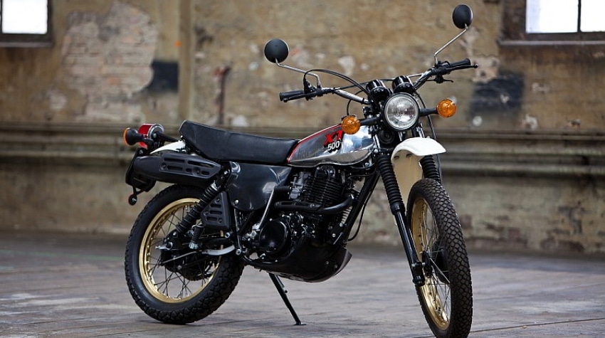 Moto noire Yamaha 500 XT G
