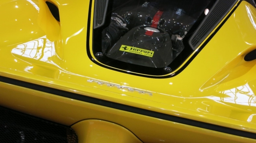 Voiture de luxe Ferrari jaune