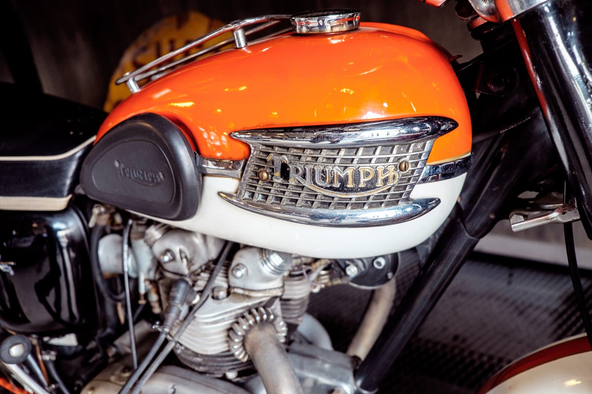 Moto triumph orange