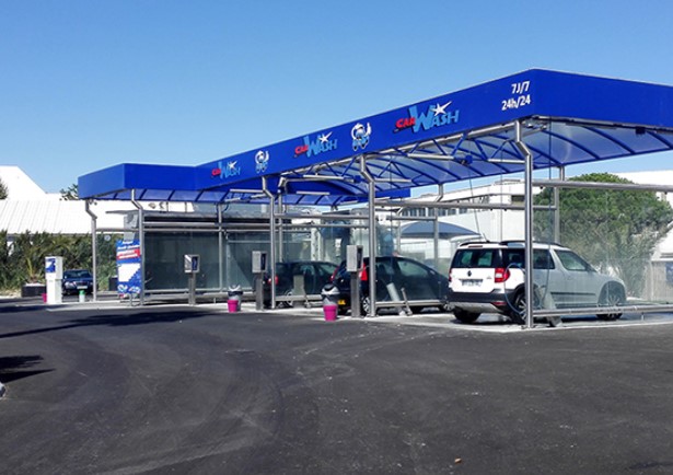 Laver sa voiture sur la voie publique
