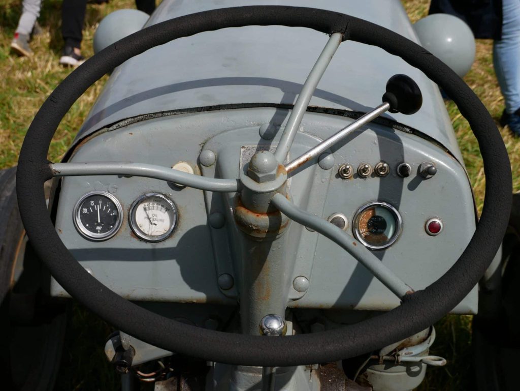 Quelles sont les règles qui s’appliquent pour la conduite d’un tracteur agricole ?